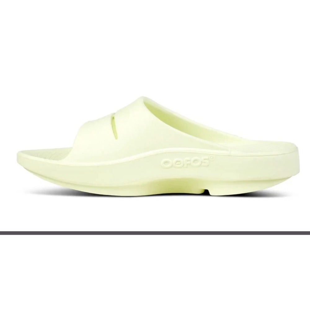 OOFOS Slide Sandal in Pale Yellow